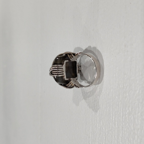 Labradorite & Sterling Silver Ring in size 7 - Picture 3 of 8